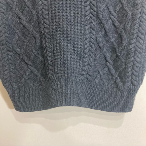 *Sold Wilfred Emporia Vest 100% Wool Sz Medium Grey Cable Knit - Picture 5 of 8